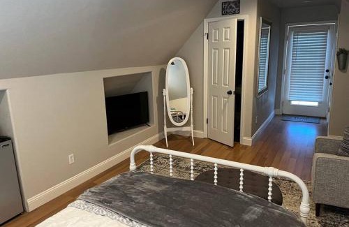 Peters House | Adorable 1 Bedroom with pool, and Horse Arena