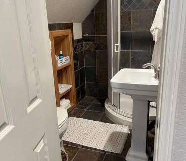 Peters House | Adorable 1 Bedroom with pool, and Horse Arena