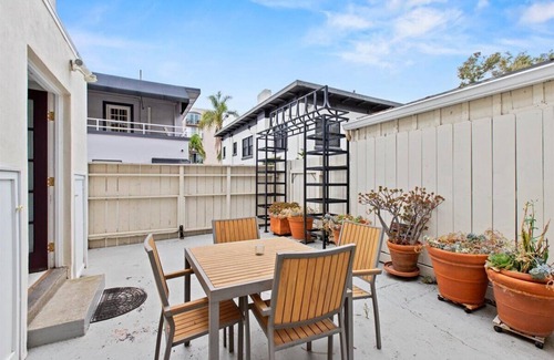 Park West Apartment | Adorable 1 Br. 1 Bath Apartment with AC in Sunny San Diego.