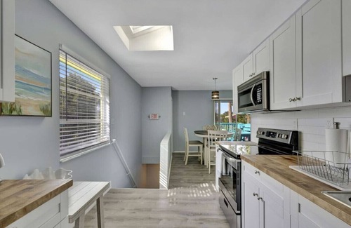 Fort Pierce House | Adorable 1 BR carriage house!