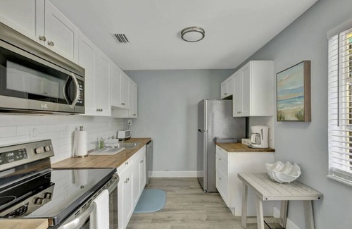 Fort Pierce House | Adorable 1 BR carriage house!