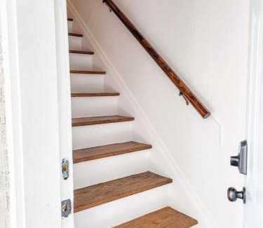 Columbia Apartment | Adorable 1BR Apt. w KING bed 1 m. to square