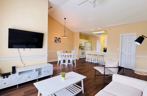 Myrtle Beach Apartment | Adorable 1BR condo with pool view at Magnolia