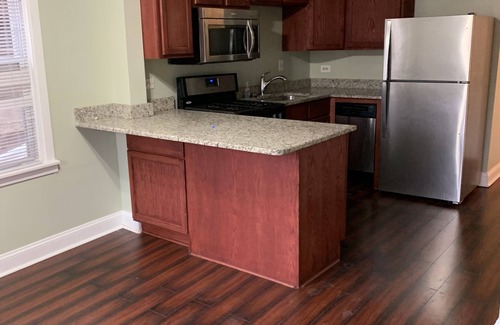 Tri-Taylor Apartment | Adorable 2-bed with air hockey table