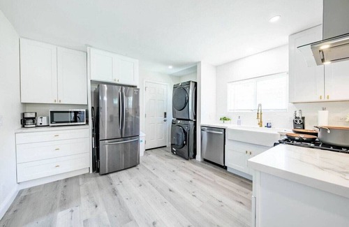 North Central House | Adorable 2 Bedroom · Adorable 2 Bedroom Guest home Next to Rose Bowl