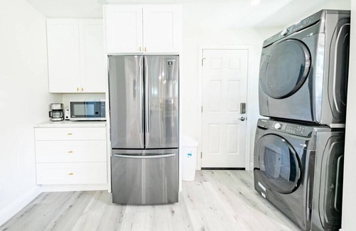 North Central House | Adorable 2 Bedroom · Adorable 2 Bedroom Guest home Next to Rose Bowl