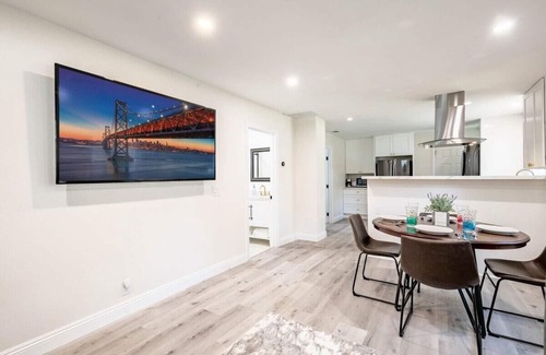 North Central House | Adorable 2 Bedroom · Adorable 2 Bedroom Guest home Next to Rose Bowl