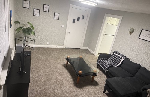 Parchment Apartment | Adorable 2-bedroom apartment with WiFi in charming Parchment