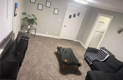 Parchment Apartment | Adorable 2-bedroom apartment with WiFi in charming Parchment