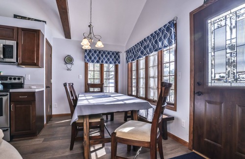 Three Lakes Cabin | Adorable 2 bedroom Cabin on Butternut Lake