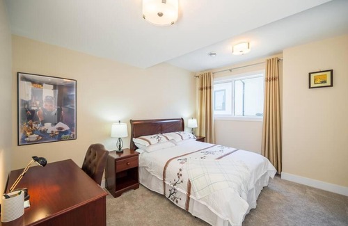 Southwest Mission Apartment | Adorable 2 Bedrooms with Private washroom in Kelowna -Shared Living Room