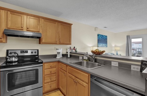 McCutcheon Field Condo | Adorable 2 bedroom oceanfront condo