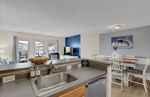 McCutcheon Field Condo | Adorable 2 bedroom oceanfront condo