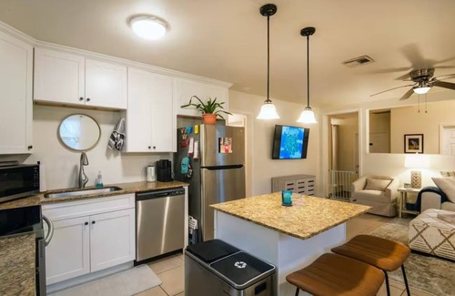 Milneburg House | Adorable 2bd/2ba Home w/Yard in Gentilly