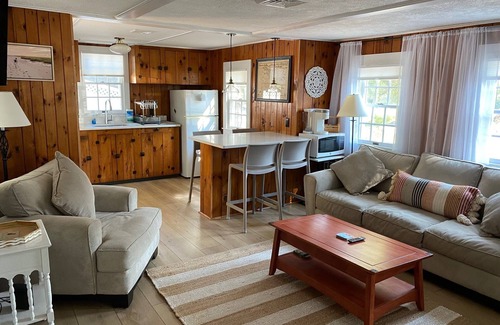 West Harwich House | Adorable 2BD Cottage-A/C, Firepit & Outdoor Shower, Just .4 mi to Earle Road Beach!