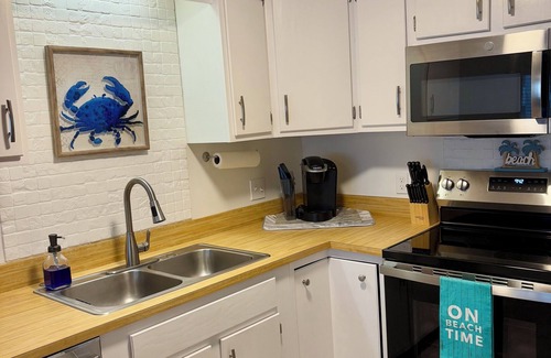 Midtown Ocean City Condo | Adorable 2nd Floor Ocean Block Condo Just Steps to Beach & Convention Center!