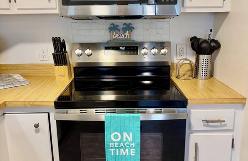 Midtown Ocean City Condo | Adorable 2nd Floor Ocean Block Condo Just Steps to Beach & Convention Center!