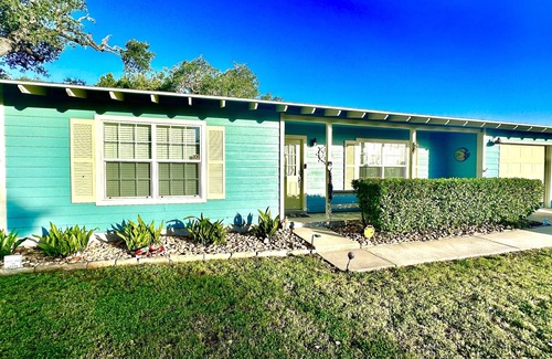 Rockport House | Adorable 3/1 Little Bay Cottage
