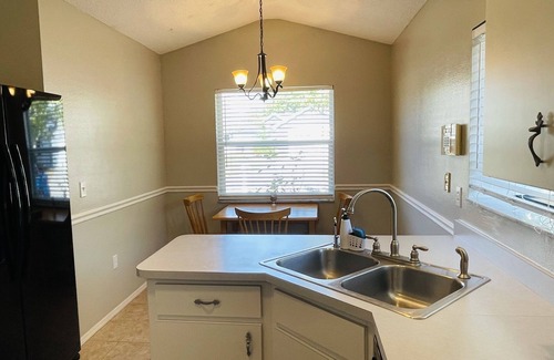 Fruitville House | Adorable 3/2 home Deer Hollow 5 Min Benderson Park