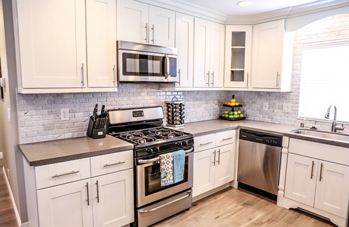 Fullerton House | Adorable 3 Bedroom 2 Bath Home