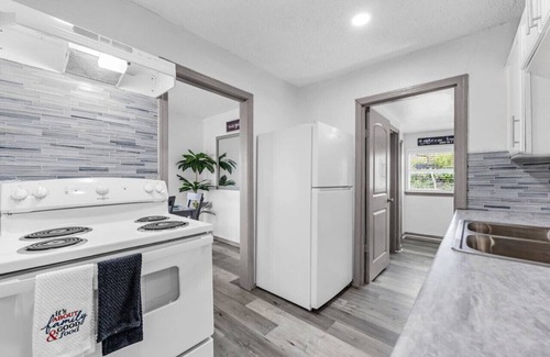 Dallas House | Adorable 3 BR Home 4 min from Dallas Lovefield Airport