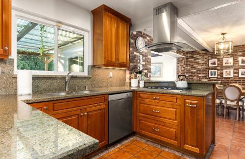 Granada Hills North House | Adorable 4 bedroom home with Pool & more