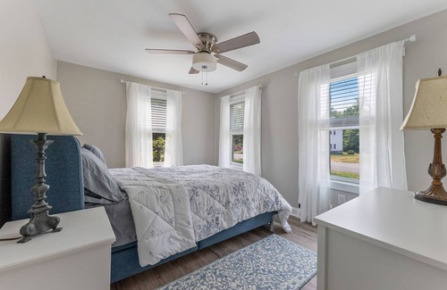Town Bank Cottage | Adorable and Stylishly Renovated Cottage By The Bay!