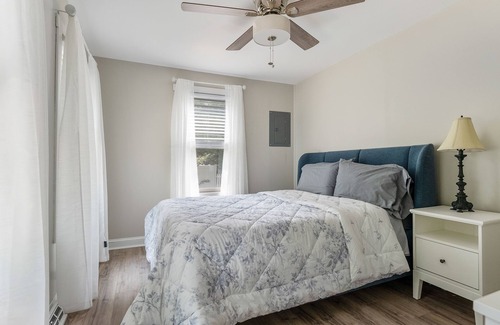 Town Bank Cottage | Adorable and Stylishly Renovated Cottage By The Bay!