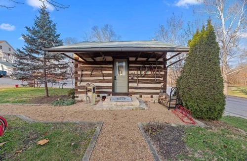 Augusta Cabin | Adorable Augusta Cabin