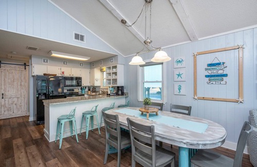Gulf Shores Cottage | Adorable Beach Bungalow ONE BLOCK from the Gulf HEATED Pool available Oct-May!