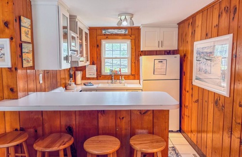 Dennis House | Adorable beach cottage, steps from Bayview Beach