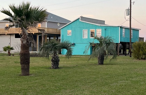 Port Bolivar House | Adorable Beach house-2min walk to Beach!🏝
