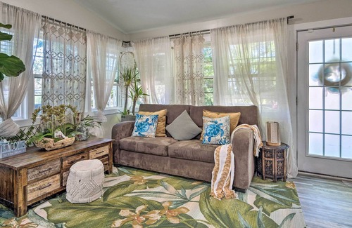 Chesapeake Beach Cottage | Adorable Beach Cottage w/ Hot Tub & Tropical Bar!