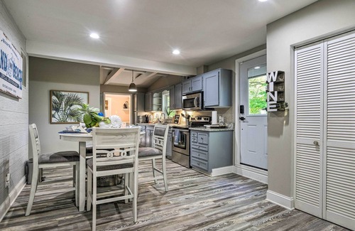 Chesapeake Beach Cottage | Adorable Beach Cottage w/ Hot Tub & Tropical Bar!