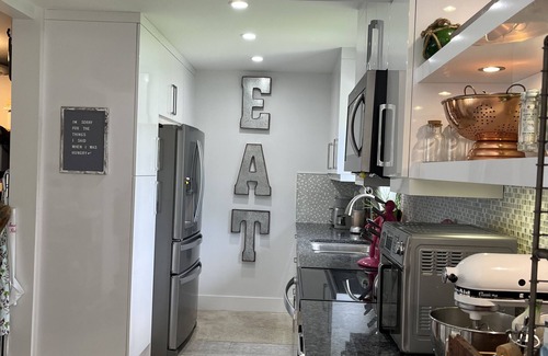 Lauderdale-by-the-Sea House | Adorable BeachHouse steps from Private Beach with Cabana and showers