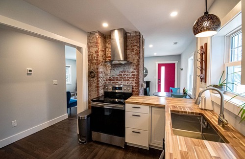 Druid Hills House | Adorable bungalow 1 mile from downtown Hendersonville!