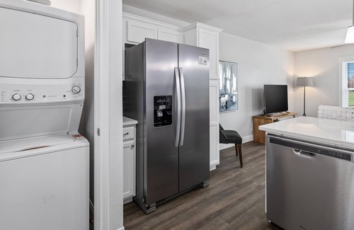 Carter Riverside House | Adorable Bungalow - 5 Min. to Downtown!