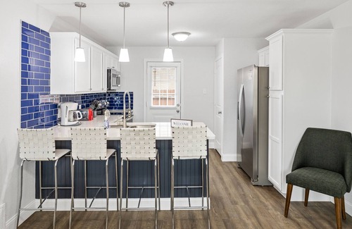 Carter Riverside House | Adorable Bungalow - 5 Min. to Downtown!