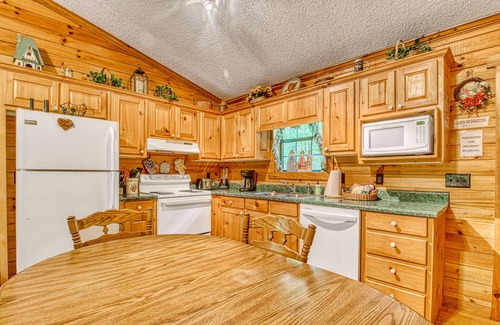 Sautee Nacoochee Cabin | Adorable cabin w/a hot tub, air hockey, & firepit Close to state park