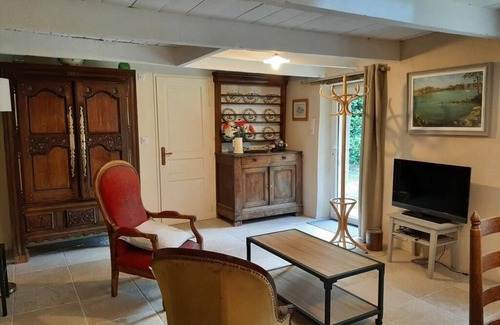 Fouesnant Bed & Breakfast | Adorable Chaumière Bretonne
