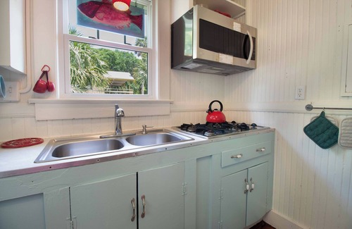 Folly Beach House | Adorable Classic 2 BR Cottage~ Cooper Cottage