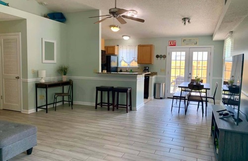 St. Marys House | Adorable coastal home right downtown!