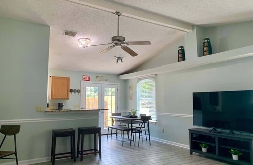St. Marys House | Adorable coastal home right downtown!