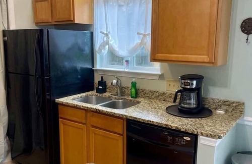 St. Marys House | Adorable coastal home right downtown!