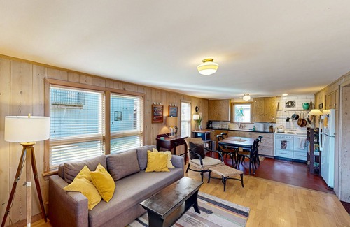 Manzanita House | Adorable coastal home near the beach & downtown with deck & private washer/dryer