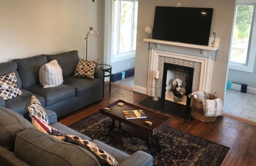 Belmont House | Adorable Cottage in Belmont