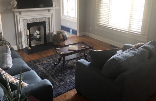 Belmont House | Adorable Cottage in Belmont