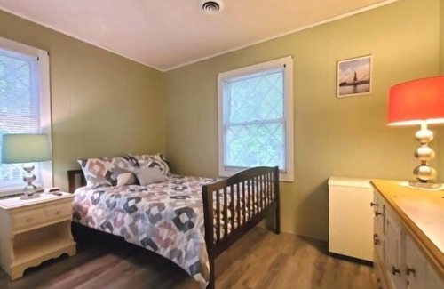 Union Hall House | Adorable cottage with Wifi, Firepit, large dock, flat lot - Tranquility Cove