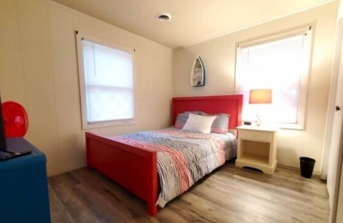 Union Hall House | Adorable cottage with Wifi, Firepit, large dock, flat lot - Tranquility Cove