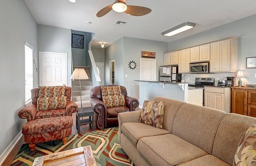 Bella Vista House | Adorable Cozy Cottage Close to the Beach, Community pool
